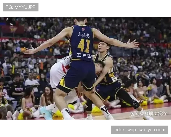 团队篮球理念兴起分享球权 广东快攻转换遭遇内线考验